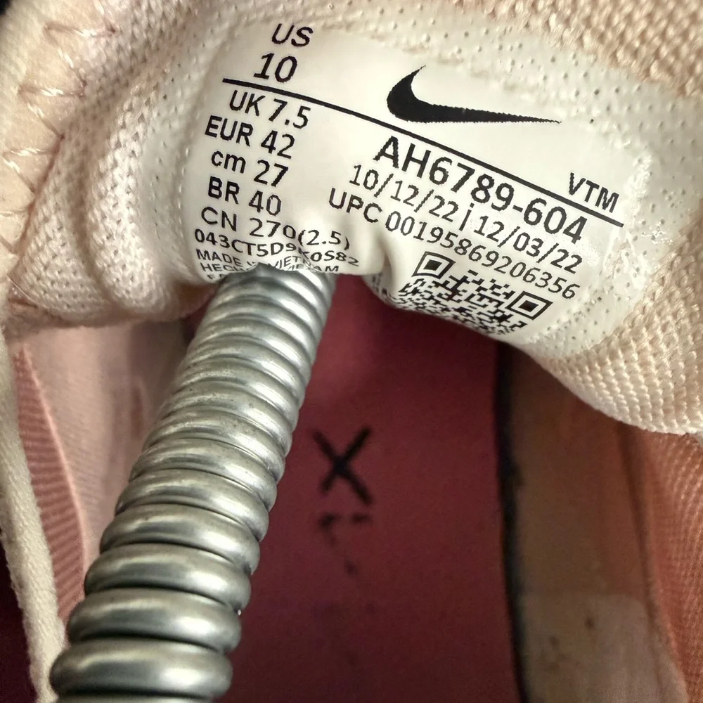 Nike  Air Max 27 Women's Athletic Shoes in Pink and White - Picture 5 of 8